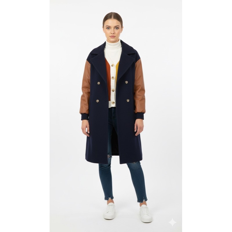 Cappotto blu Akè con maniche in ecopelle – Eleganza contemporanea per ogni occasione-4passiboutique